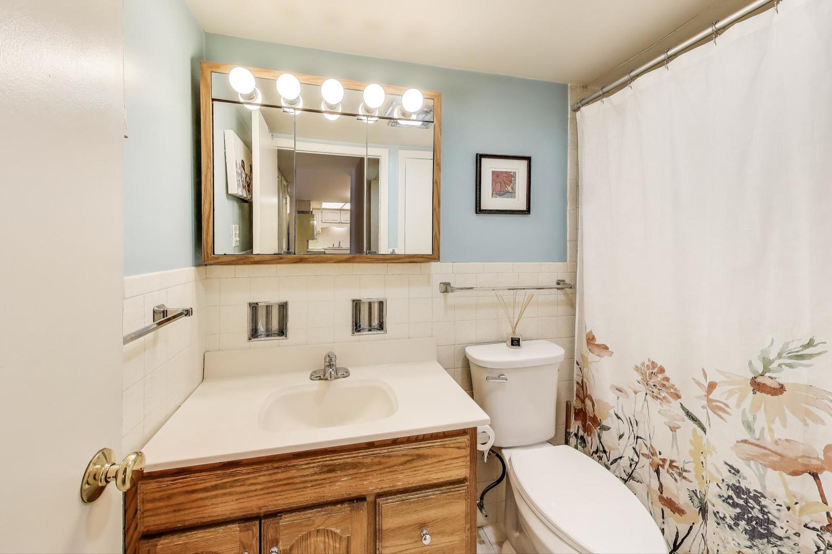 940 Holbrook Rd #8A Homewood, IL 60430