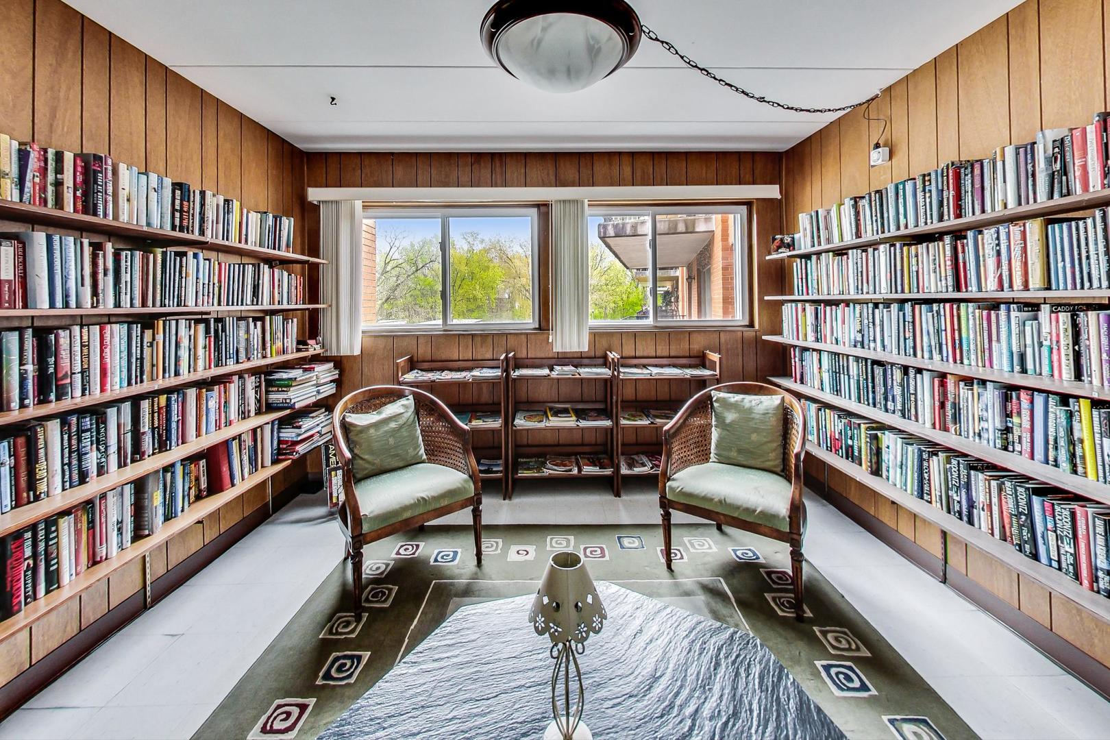 940 Holbrook Rd #8A Homewood, IL 60430