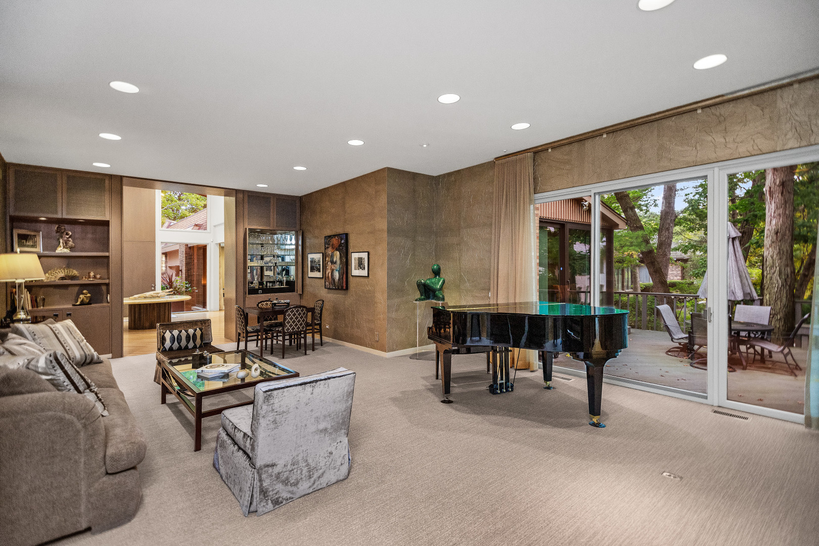 990 Sheridan Rd Highland Park, IL 60035