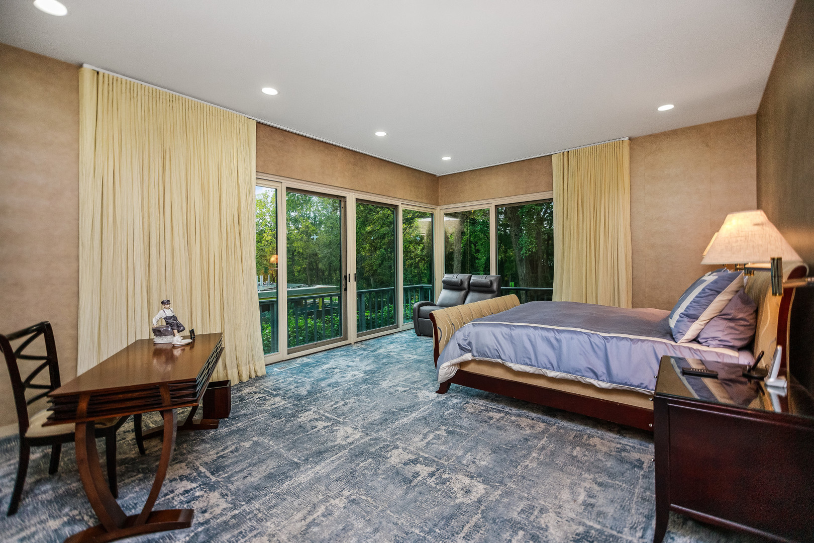 990 Sheridan Rd Highland Park, IL 60035