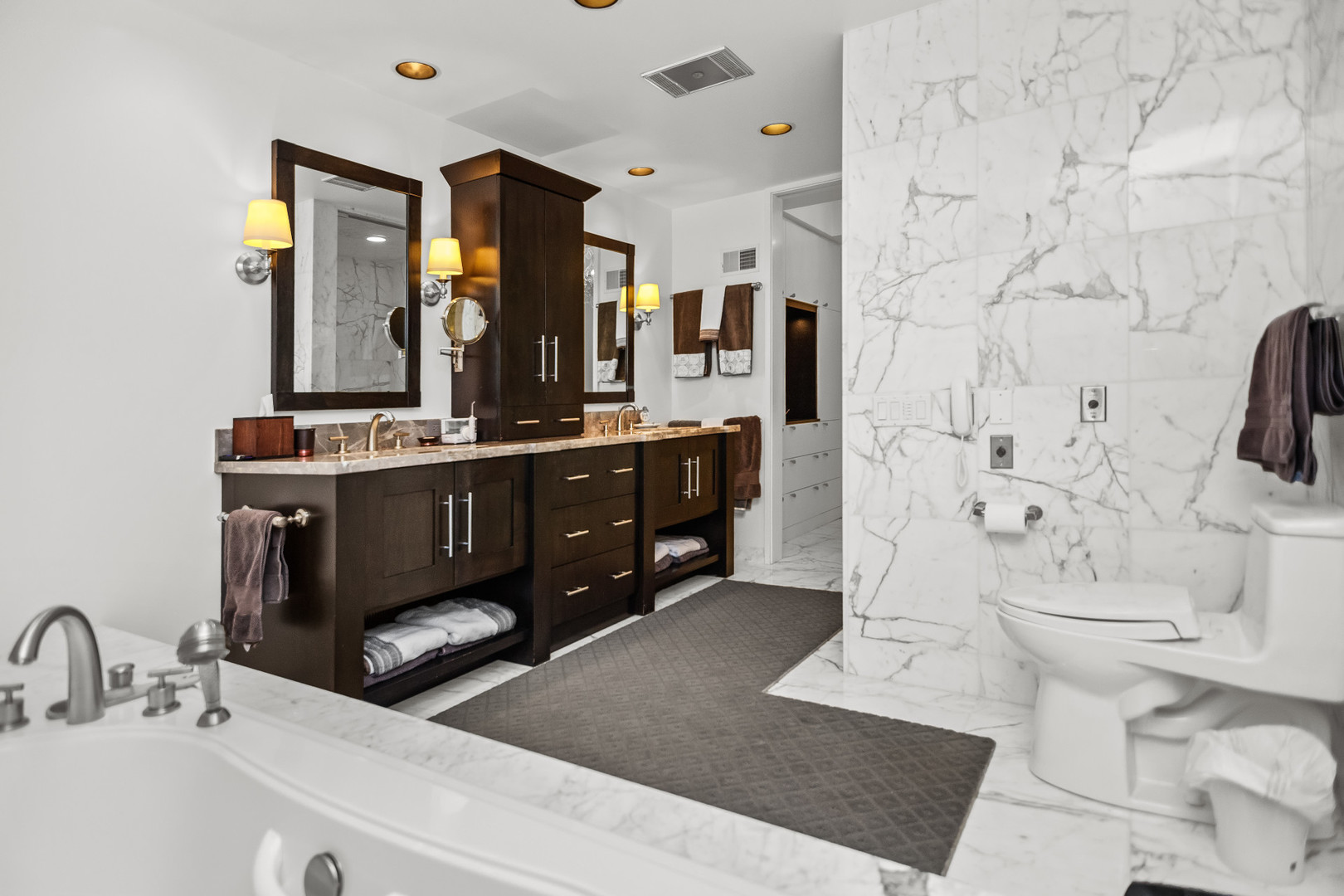 990 Sheridan Rd Highland Park, IL 60035