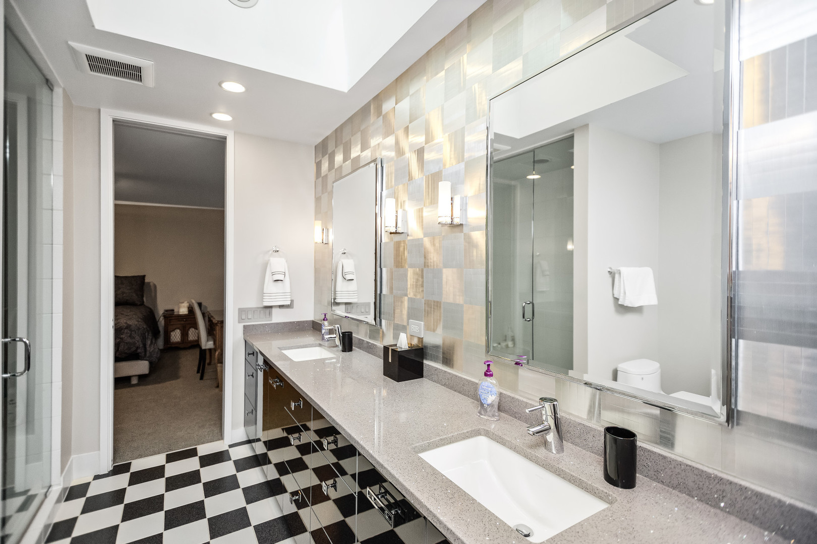 990 Sheridan Rd Highland Park, IL 60035