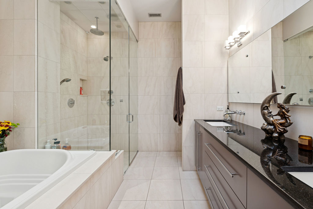 2217 N Clybourn Ave Chicago, IL 60614