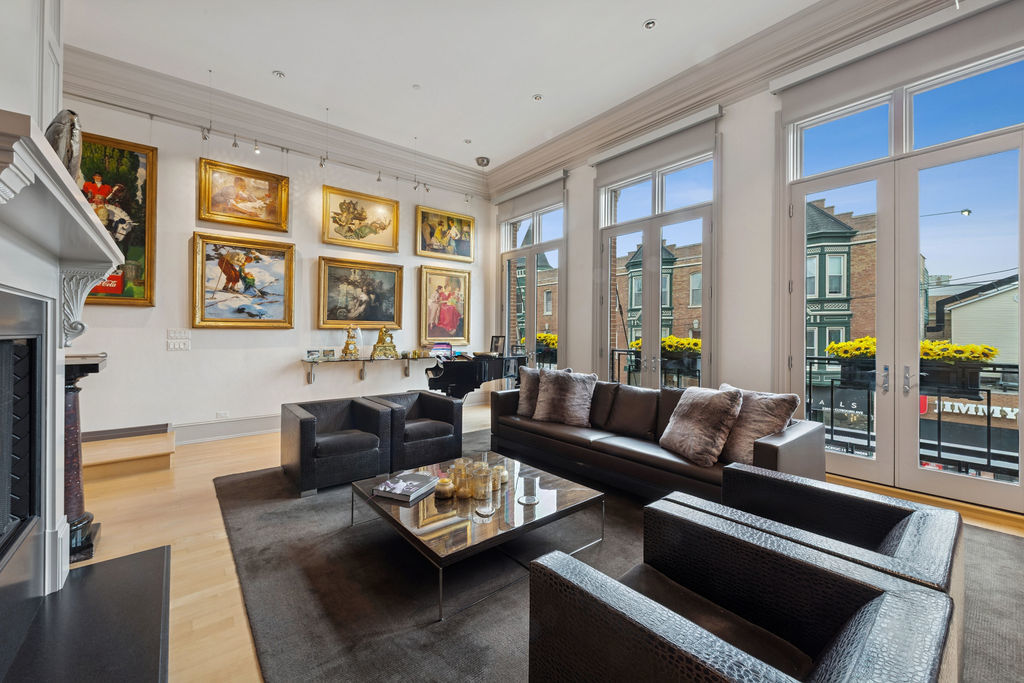 2217 N Clybourn Ave Chicago, IL 60614