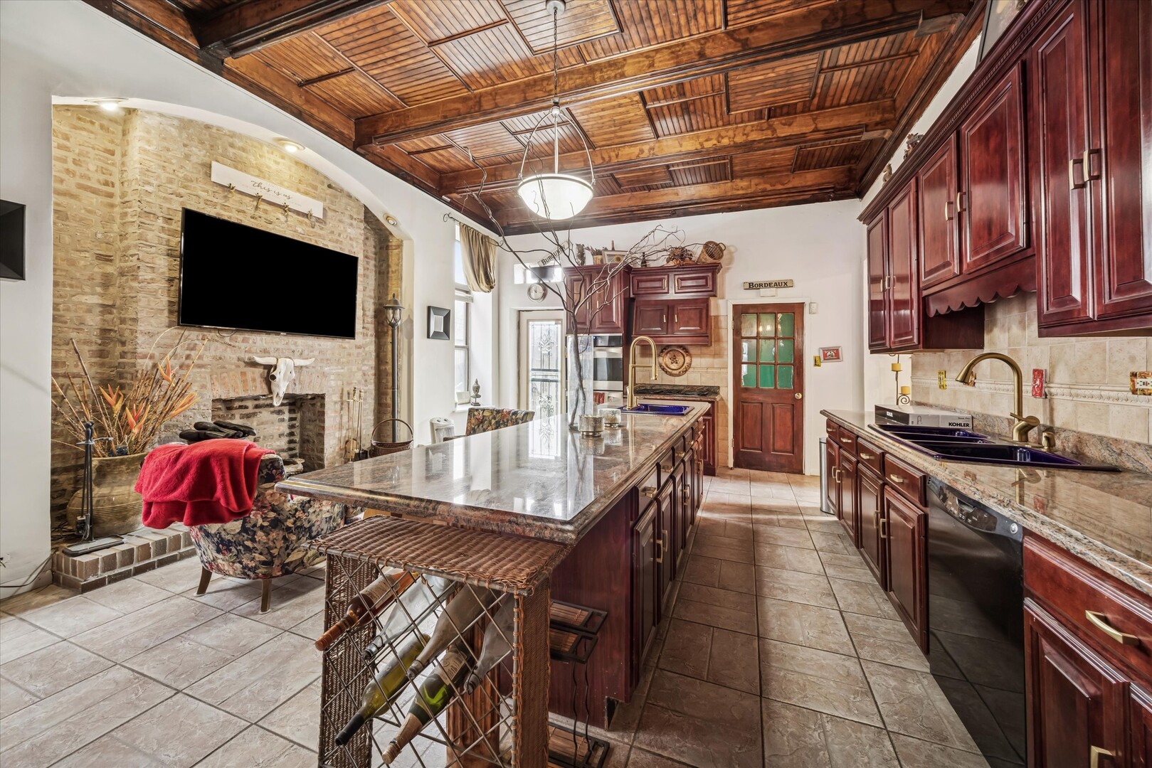 3736 S Michigan Ave Chicago, IL 60653