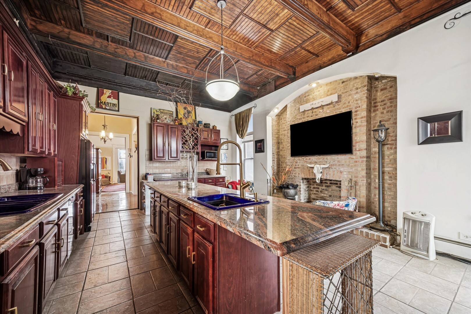 3736 S Michigan Ave Chicago, IL 60653