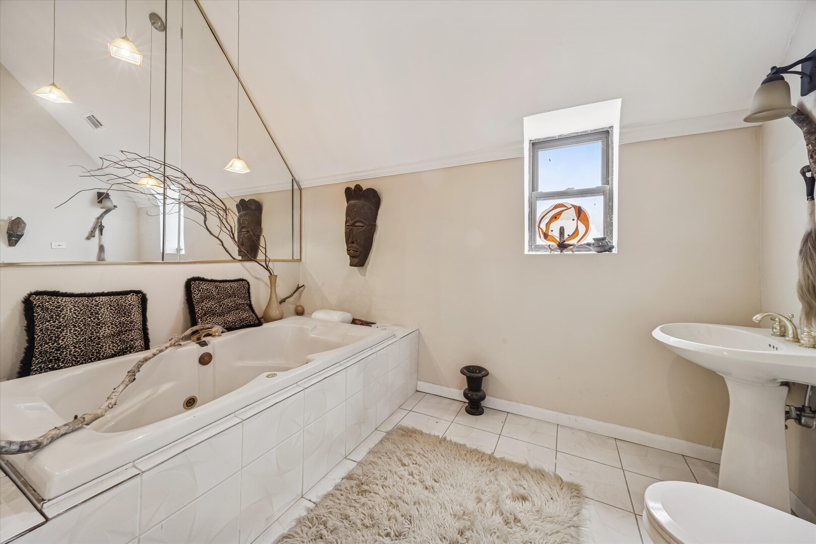 3736 S Michigan Ave Chicago, IL 60653