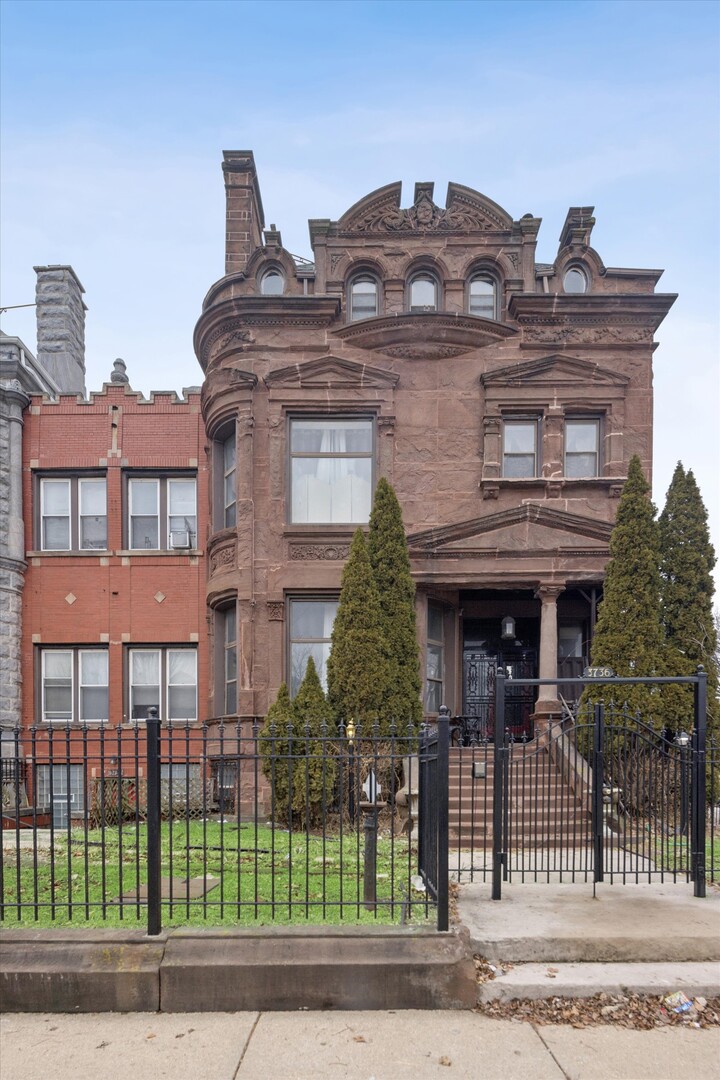 3736 S Michigan Ave Chicago, IL 60653