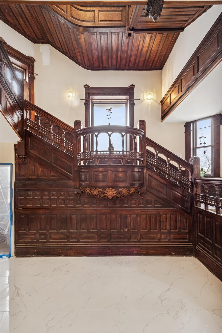 3736 S Michigan Ave Chicago, IL 60653