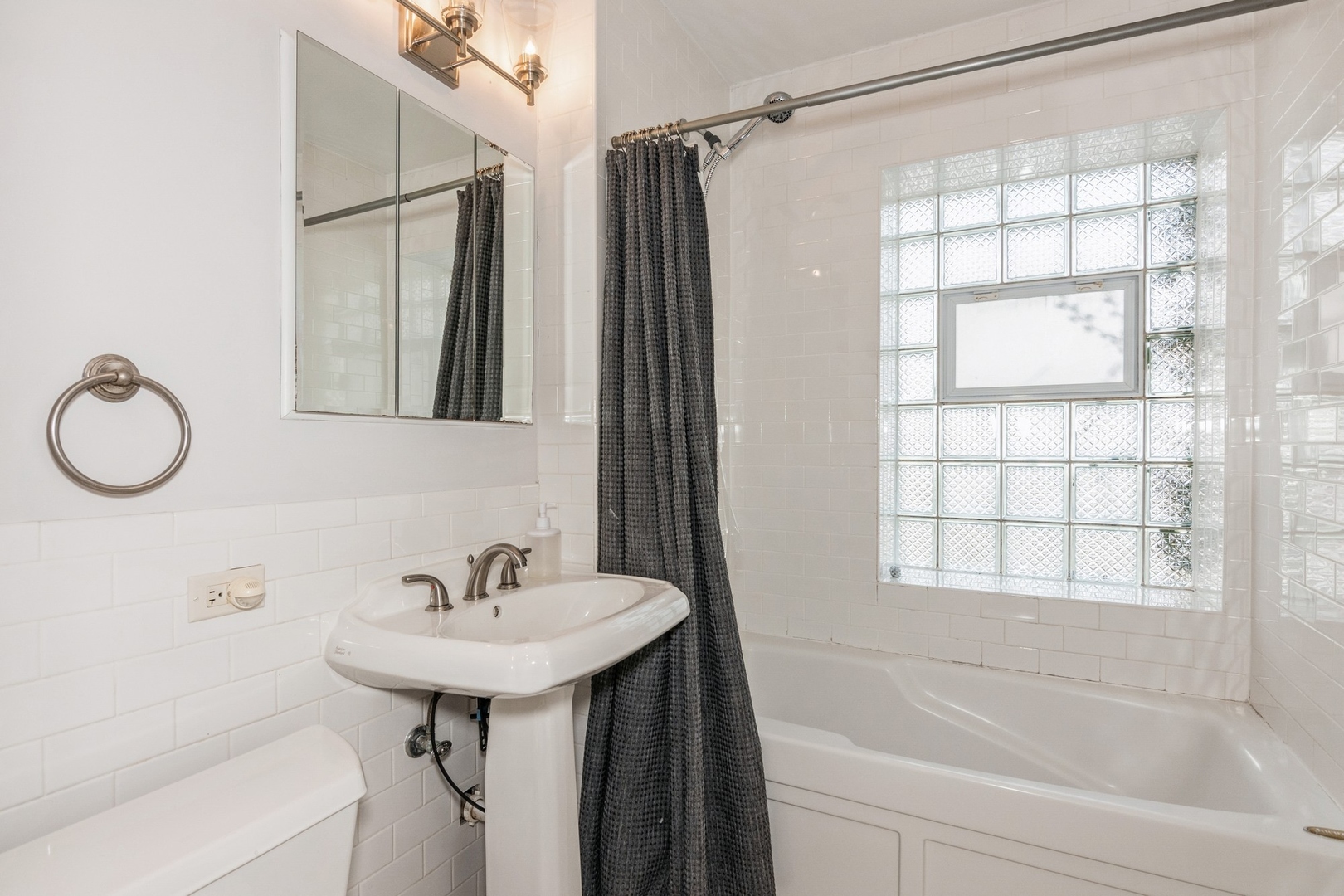 2741 Eastwood Ave Evanston, IL 60201