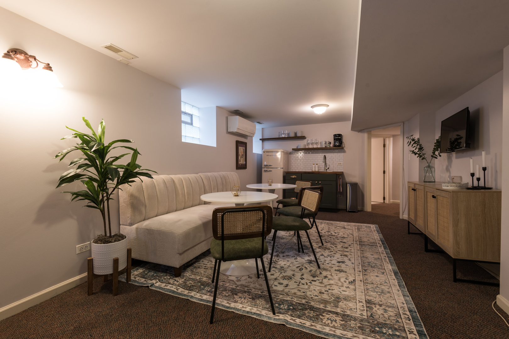 2741 Eastwood Ave Evanston, IL 60201