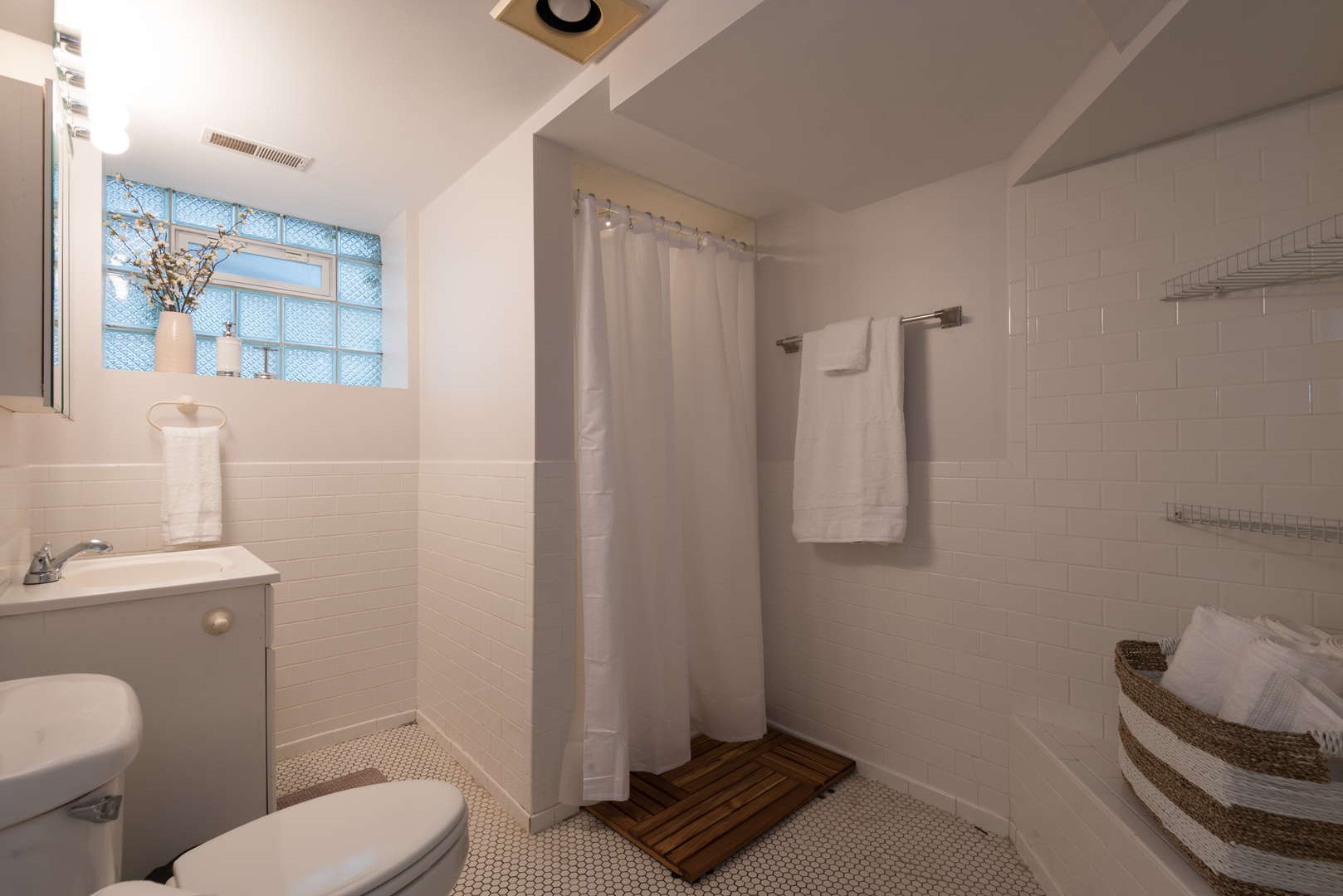 2741 Eastwood Ave Evanston, IL 60201