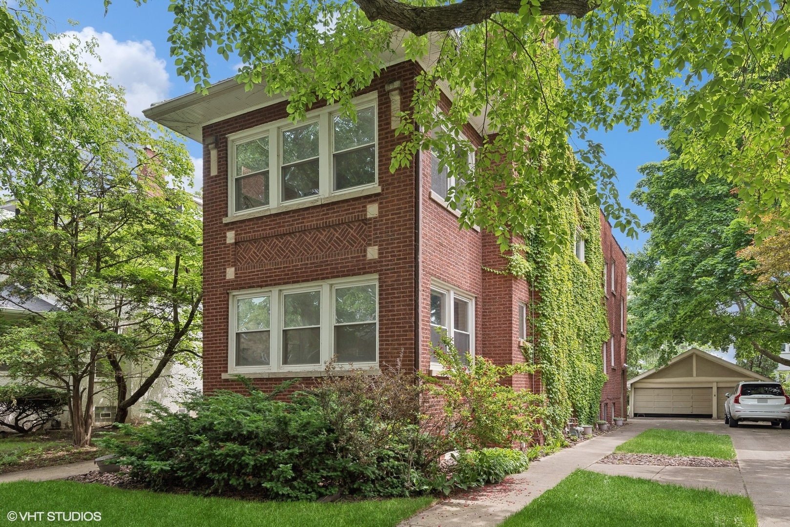 2741 Eastwood Ave Evanston, IL 60201