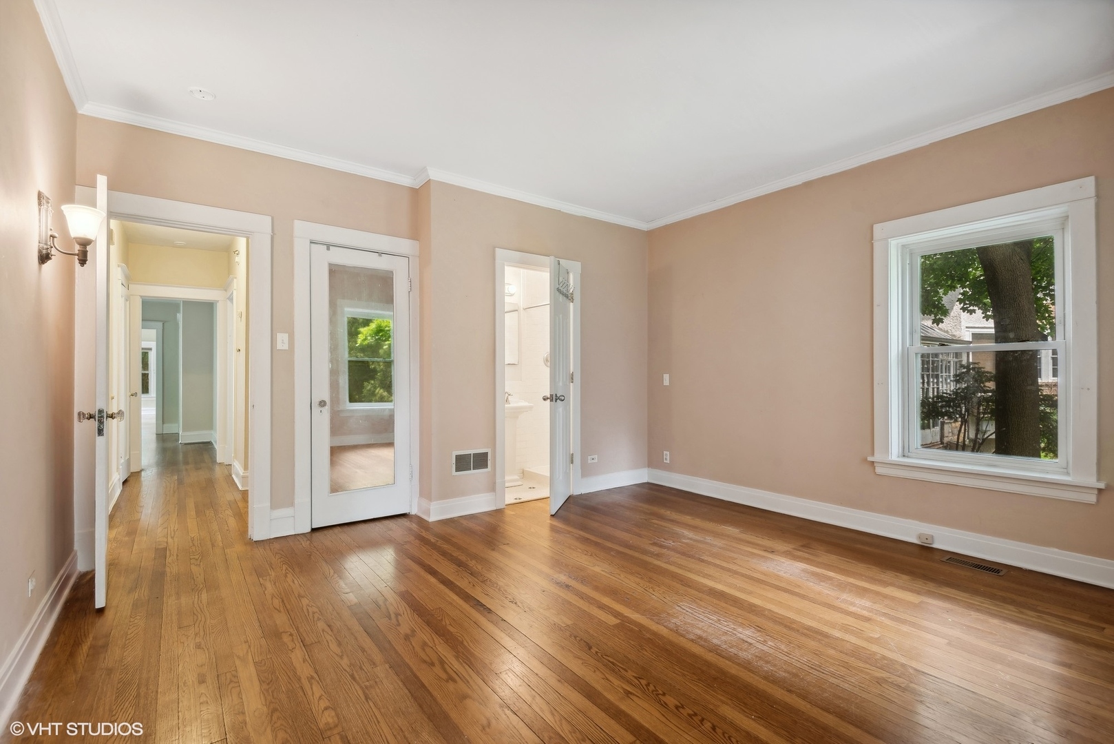 2741 Eastwood Ave Evanston, IL 60201