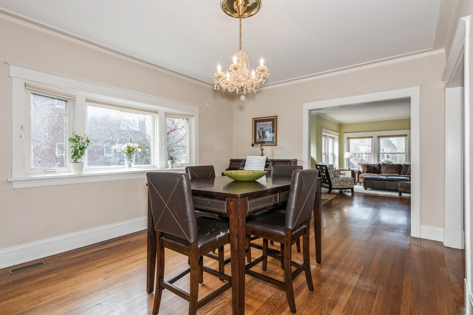 2741 Eastwood Ave Evanston, IL 60201