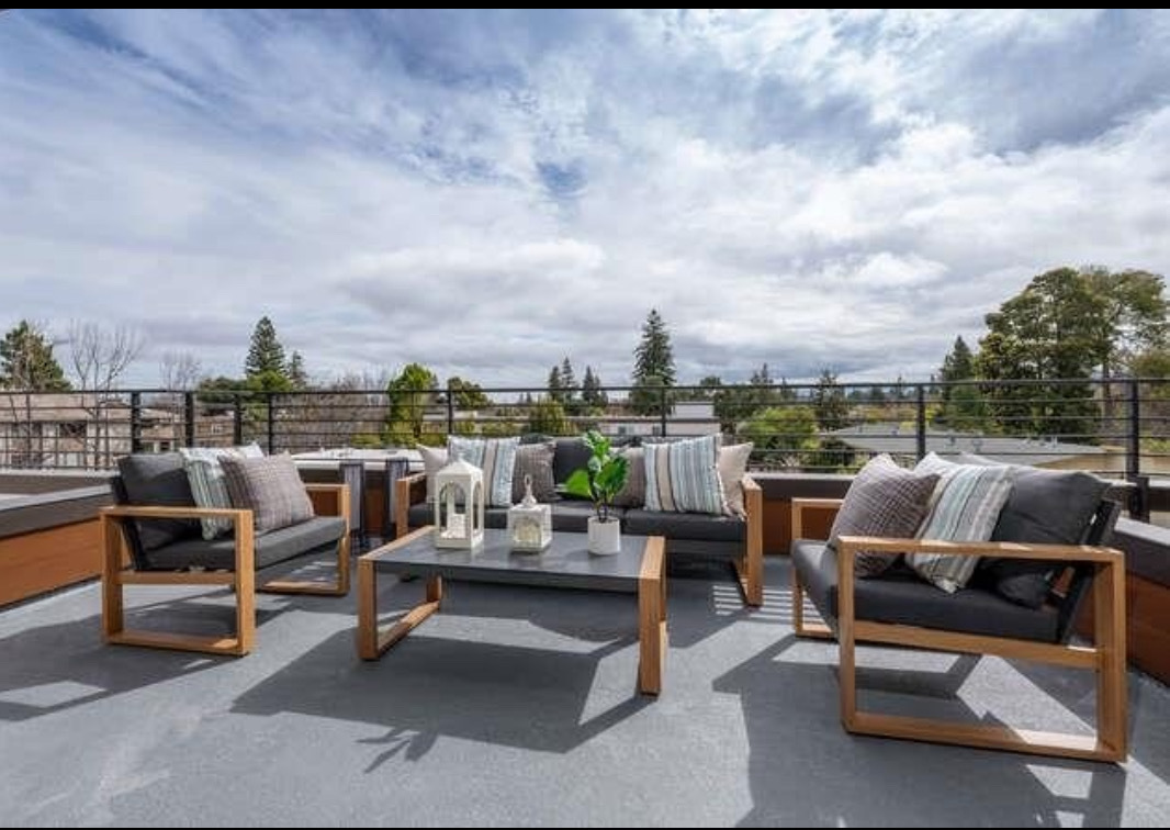 3233 Central St Evanston, IL 60201