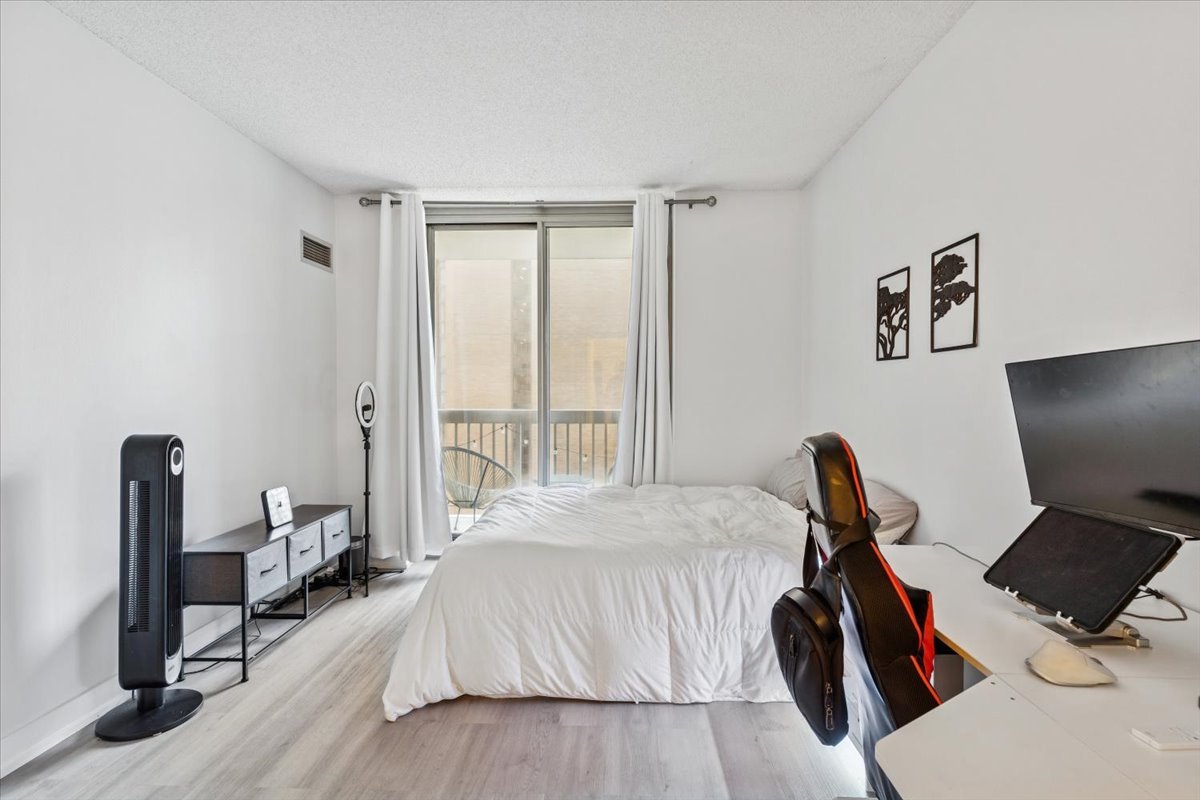 222 N COLUMBUS Dr #708 Chicago, IL 60601