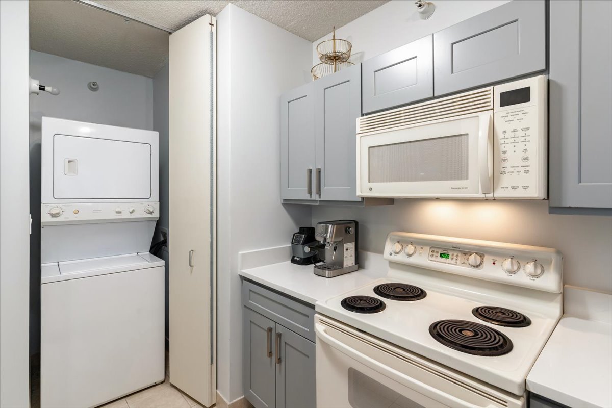 222 N COLUMBUS Dr #708 Chicago, IL 60601