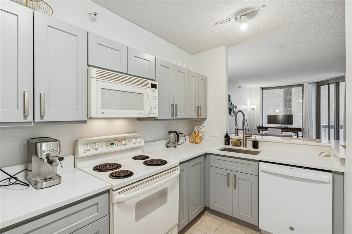 222 N COLUMBUS Dr #708 Chicago, IL 60601