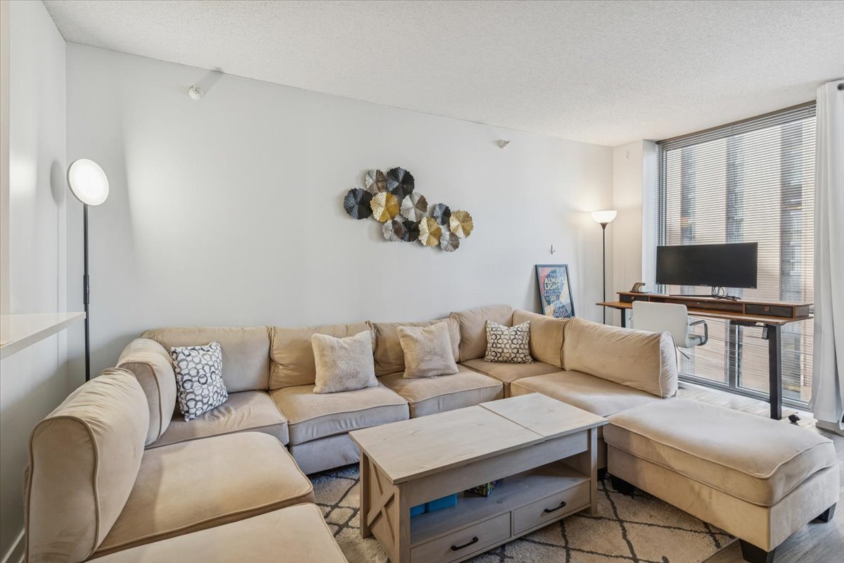 222 N COLUMBUS Dr #708 Chicago, IL 60601