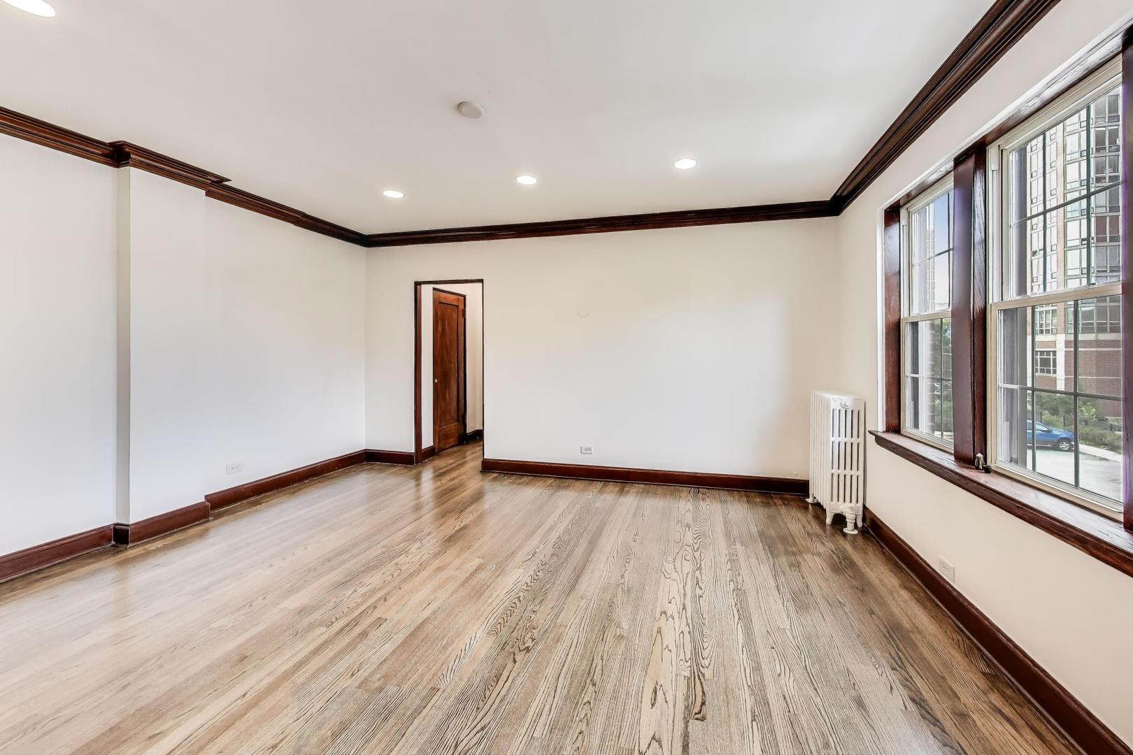 1103 Holly Ct #207 Oak Park, IL 60301