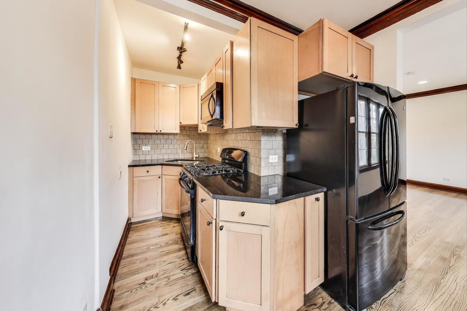 1103 Holly Ct #207 Oak Park, IL 60301