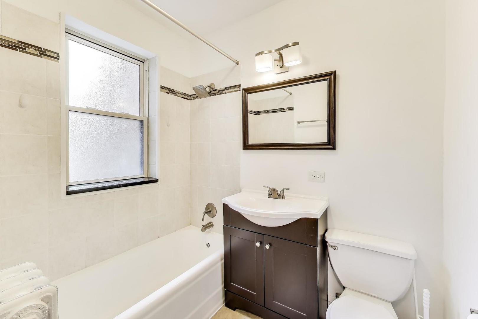 1103 Holly Ct #207 Oak Park, IL 60301