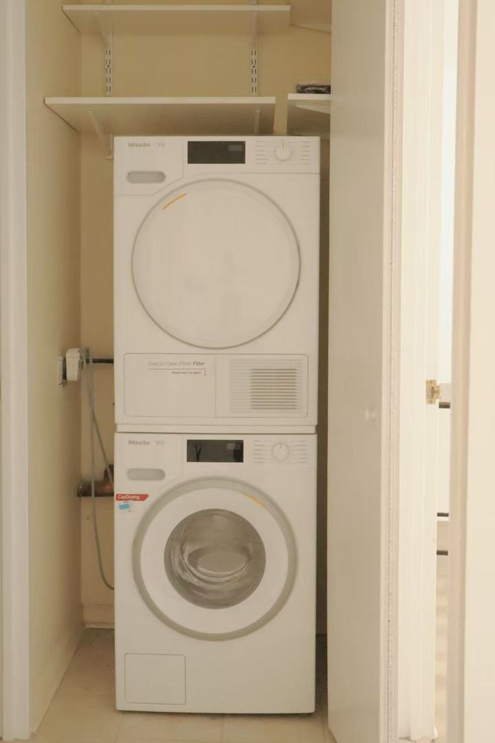 360 E Randolph St #2006 Chicago, IL 60601