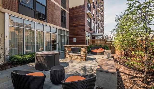 533 W Barry Ave #12G