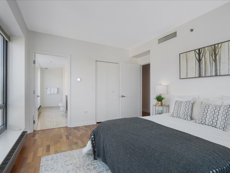 130 N Garland Ct #5101 Chicago, IL 60602