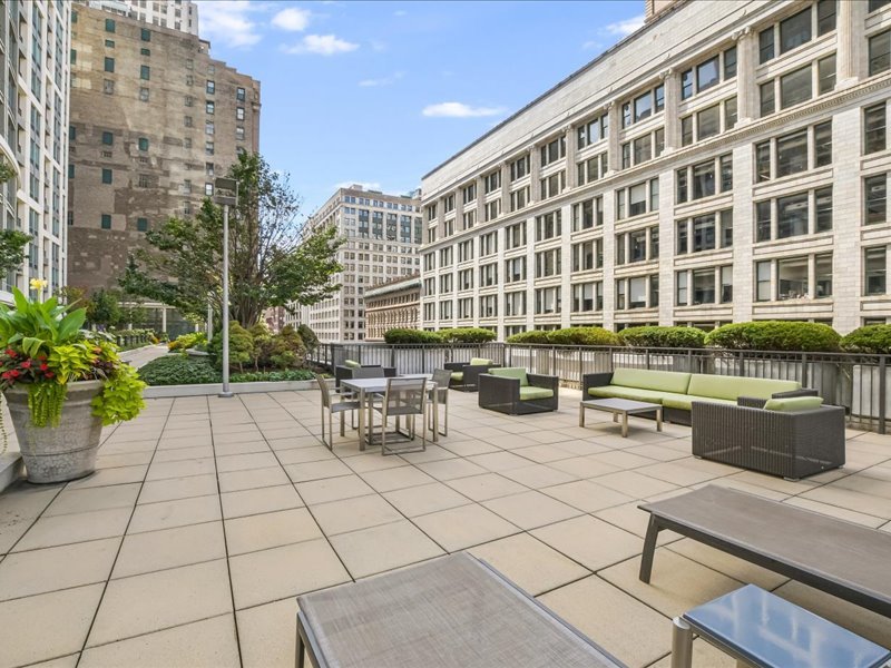 130 N Garland Ct #5101 Chicago, IL 60602