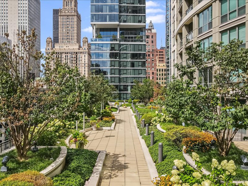 130 N Garland Ct #5101 Chicago, IL 60602