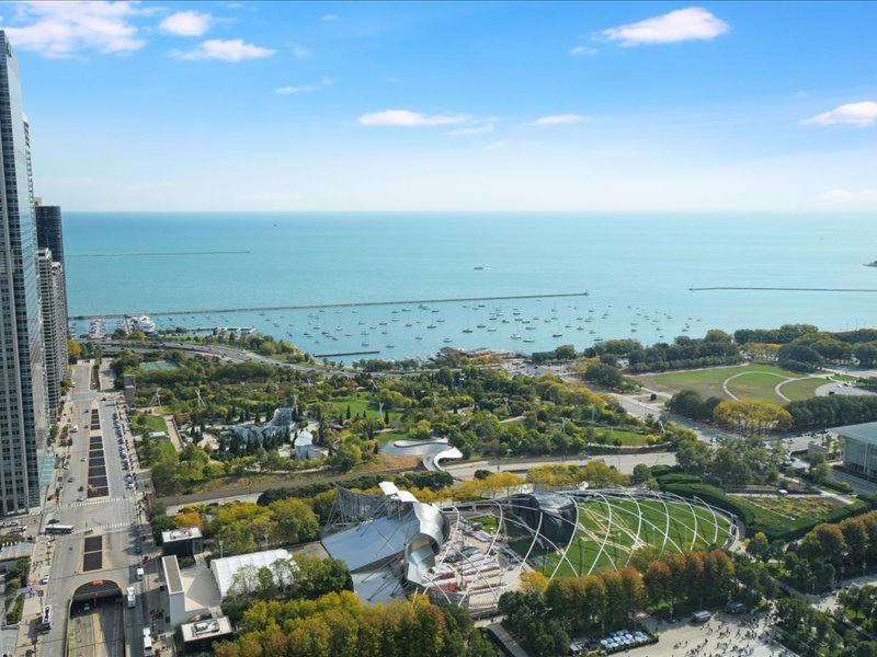 130 N Garland Ct #5101 Chicago, IL 60602