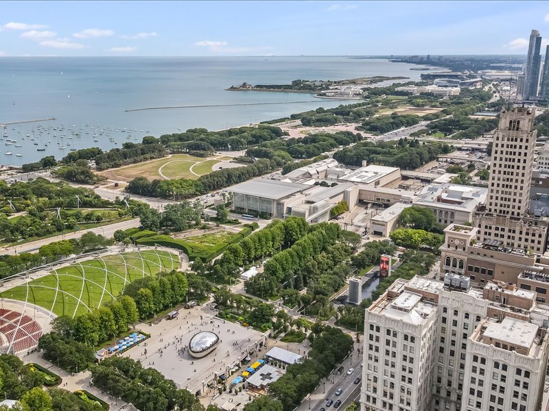 130 N Garland Ct #5101 Chicago, IL 60602