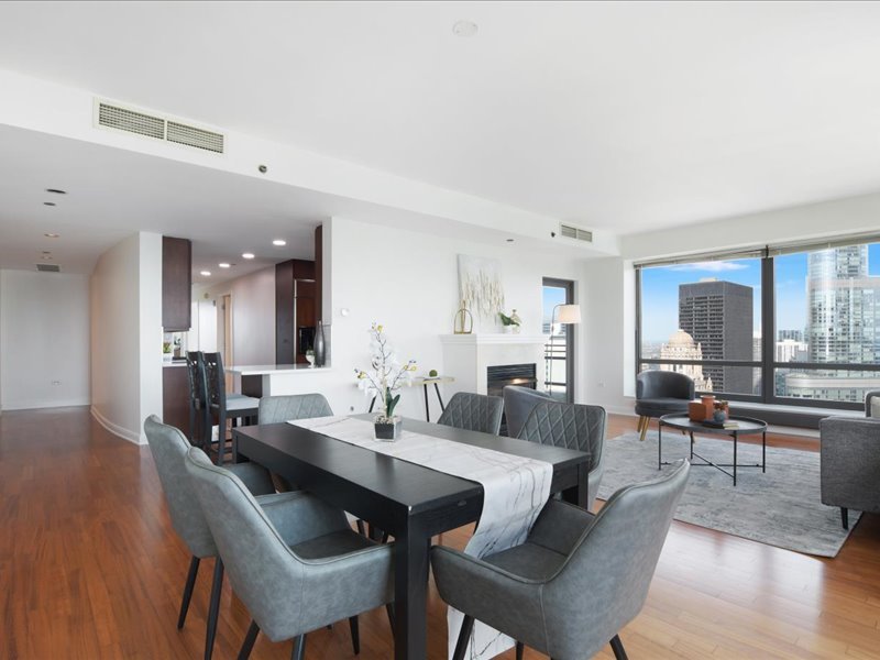 130 N Garland Ct #5101 Chicago, IL 60602