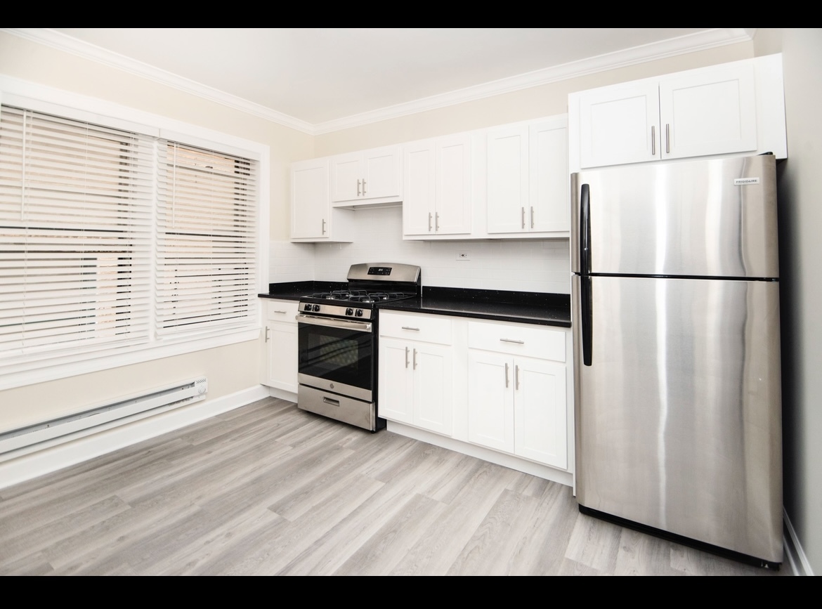 837 W Cornelia Ave #1N