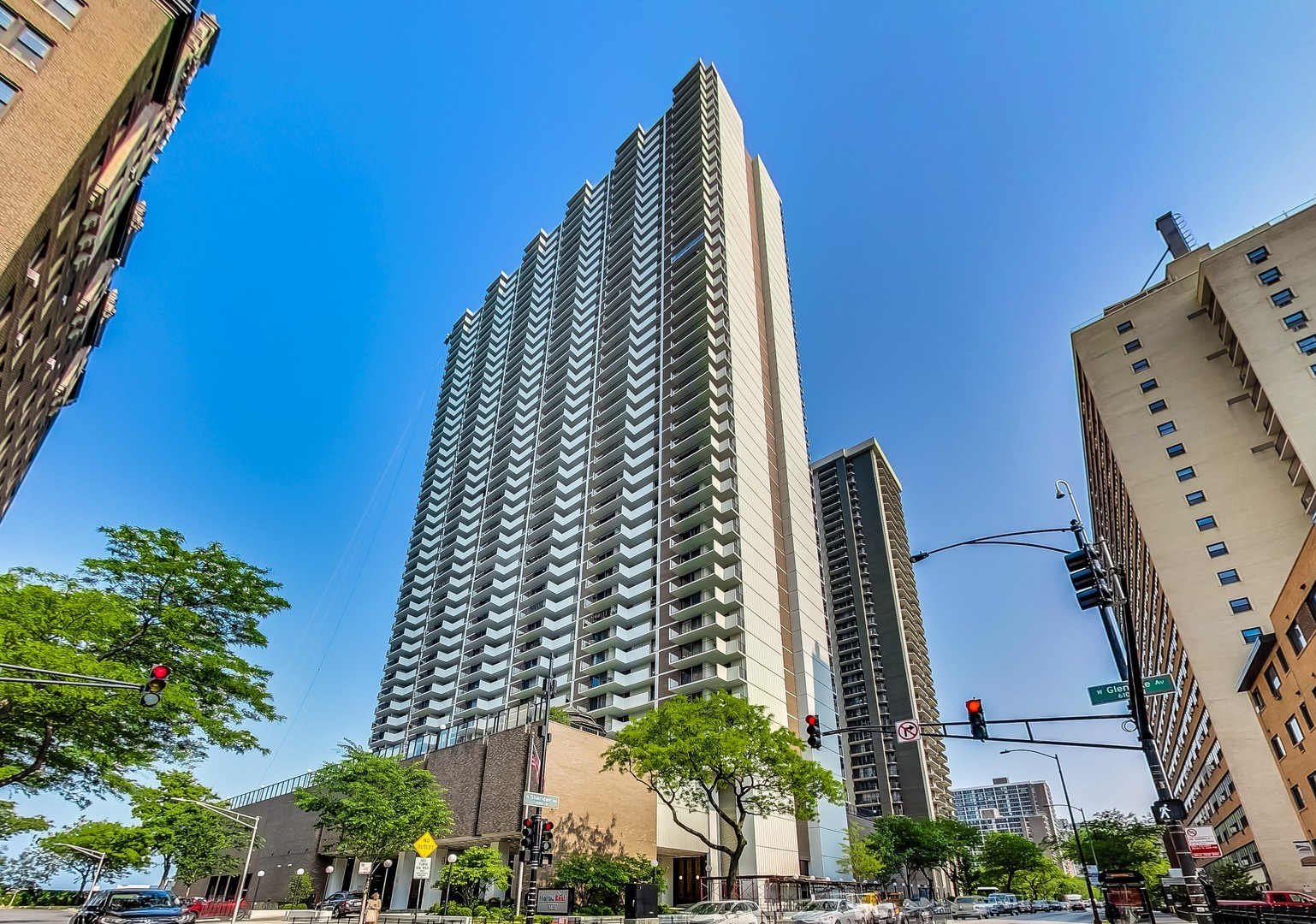6033 N SHERIDAN Rd #11L