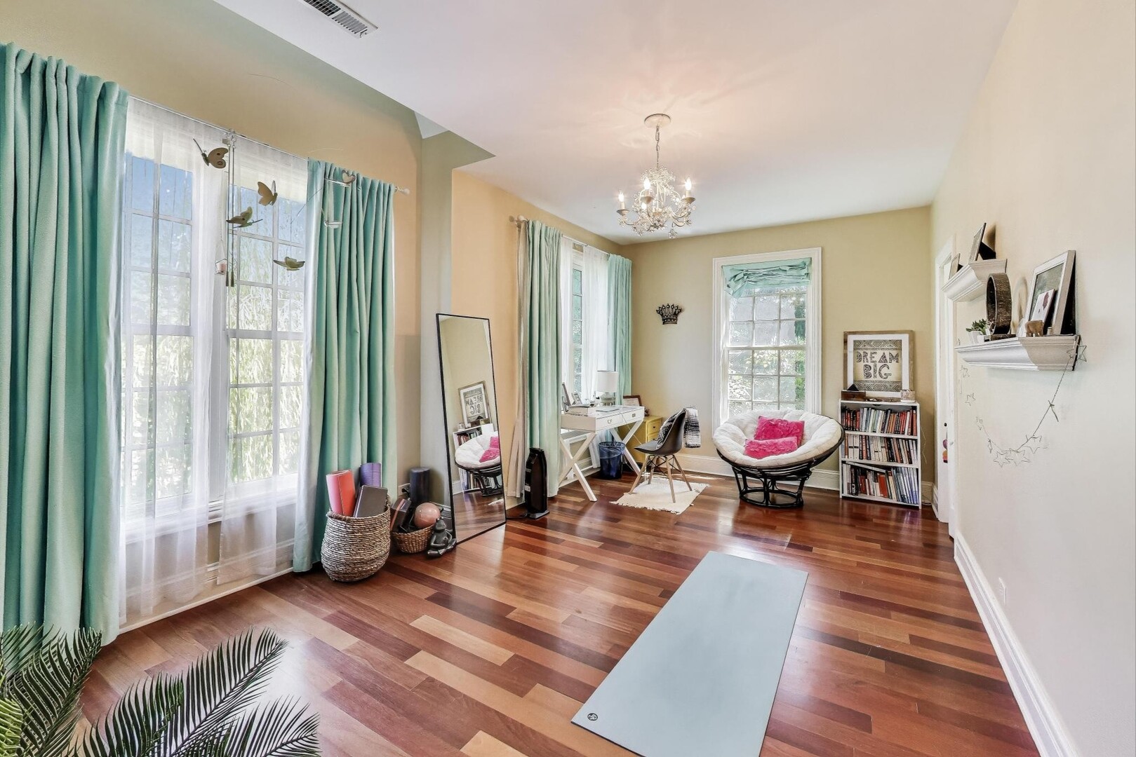 901 Pontiac Rd Wilmette, IL 60091