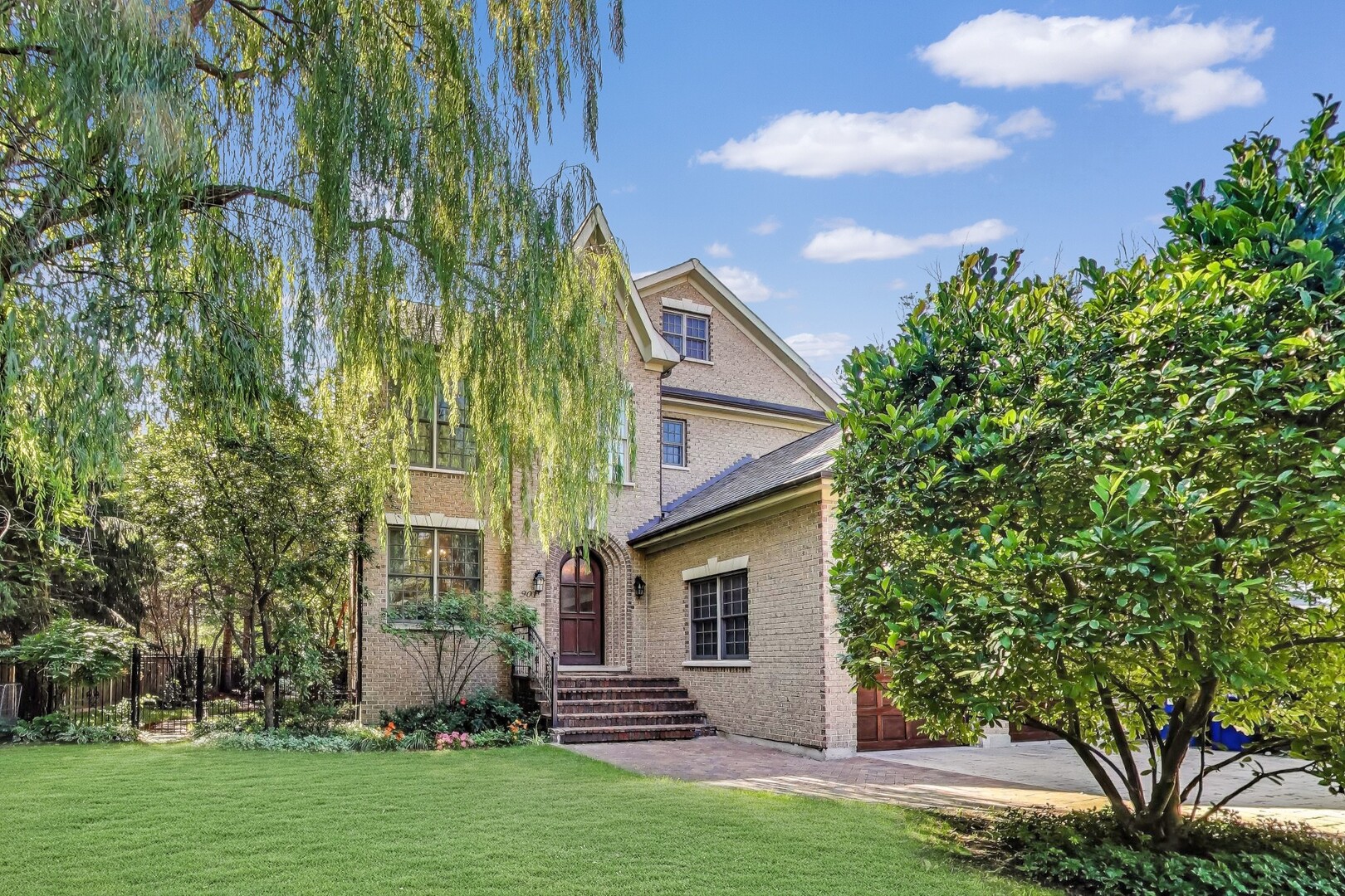 901 Pontiac Rd Wilmette, IL 60091