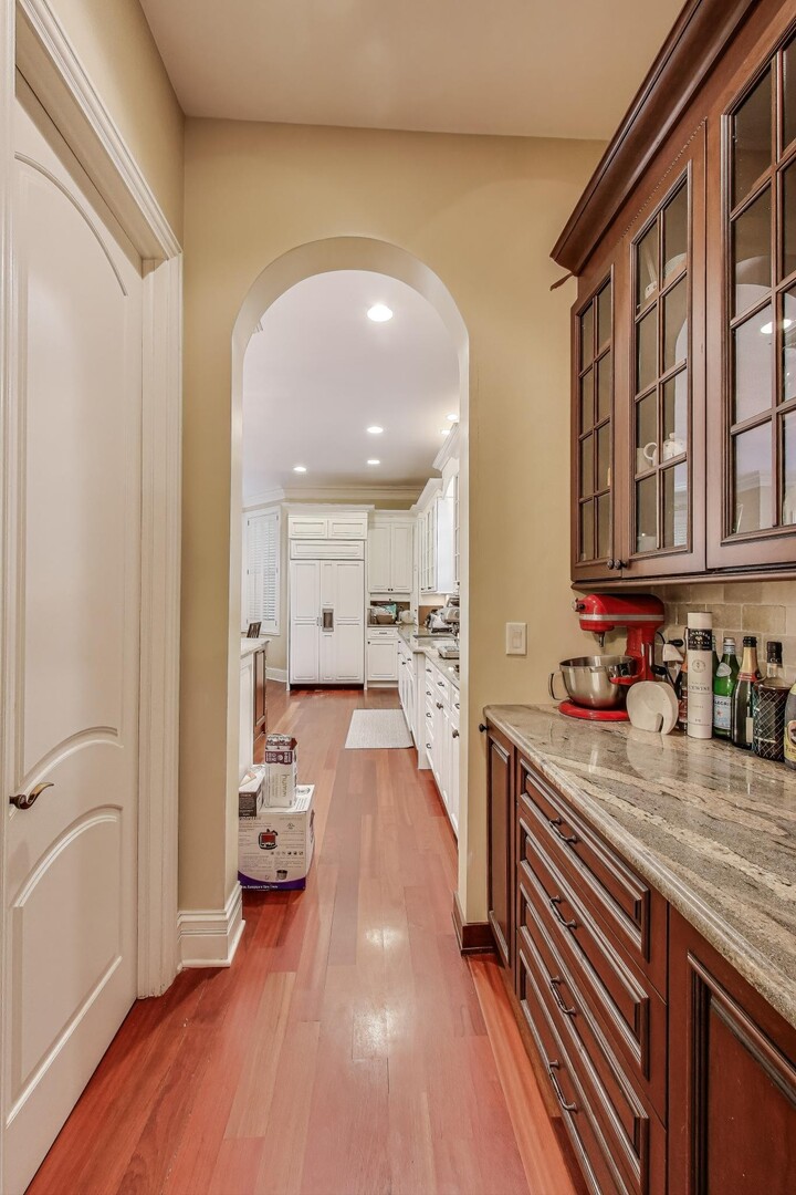 901 Pontiac Rd Wilmette, IL 60091