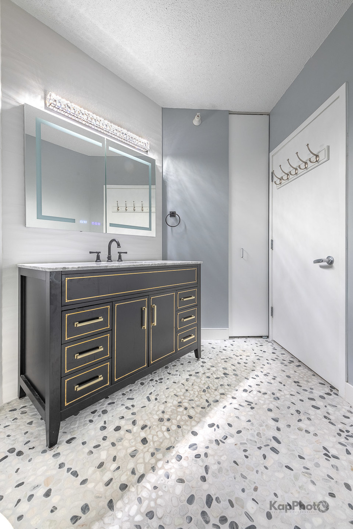 222 N Columbus Dr #2808 Chicago, IL 60601