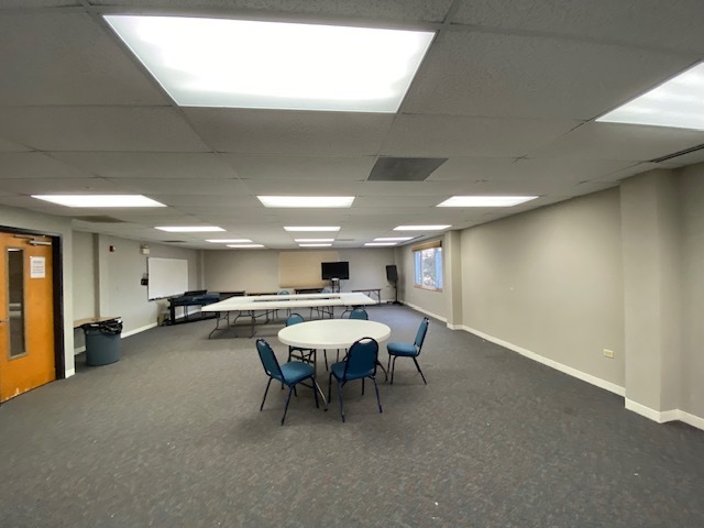 1852 95th St Naperville, IL 60564