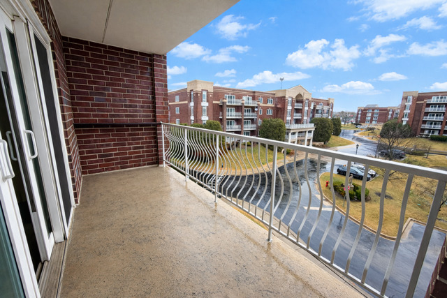 7081 W Touhy Ave #410 Niles, IL 60714