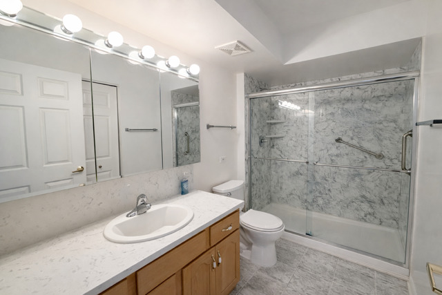 7081 W Touhy Ave #410 Niles, IL 60714