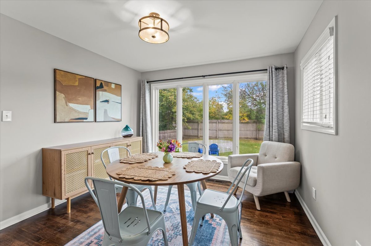 23276 N Birchwood Ln Deerfield, IL 60015