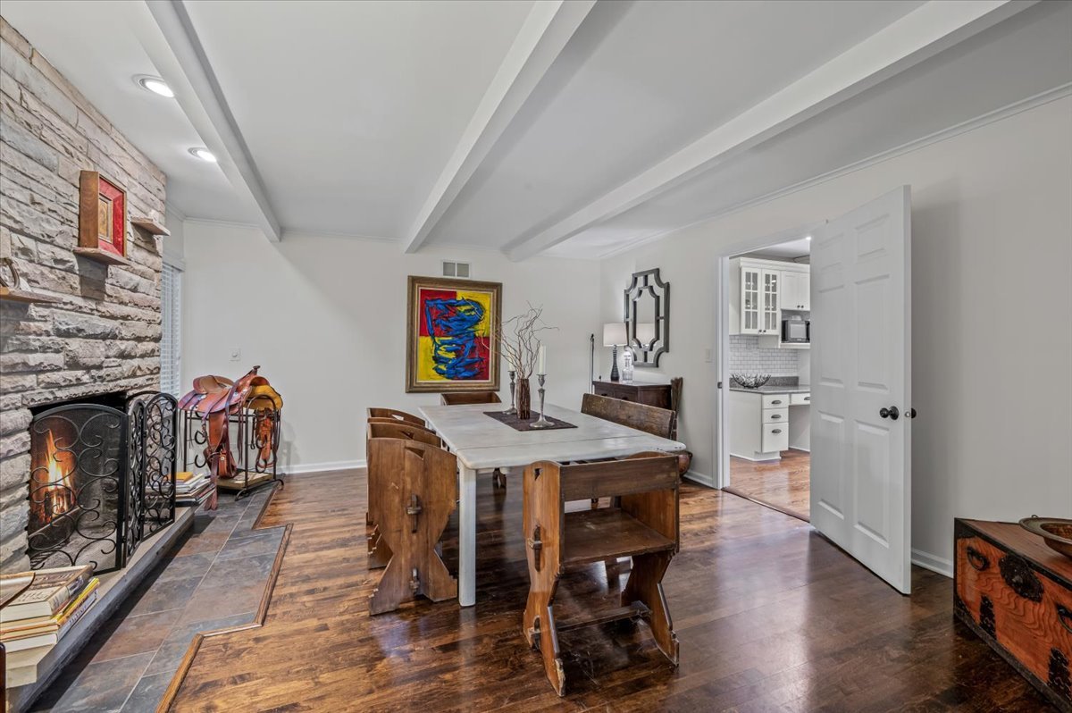 23276 N Birchwood Ln Deerfield, IL 60015