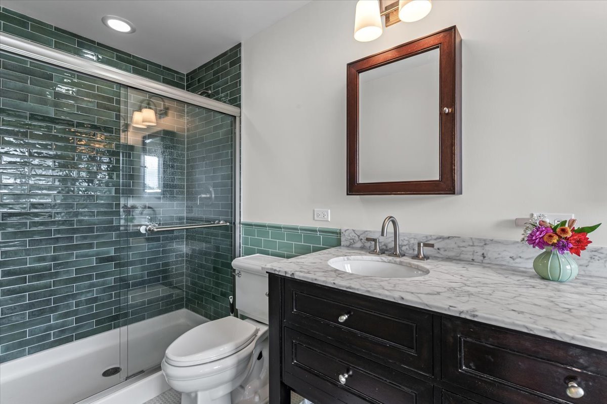 23276 N Birchwood Ln Deerfield, IL 60015