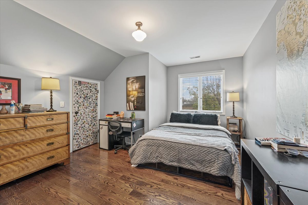 23276 N Birchwood Ln Deerfield, IL 60015