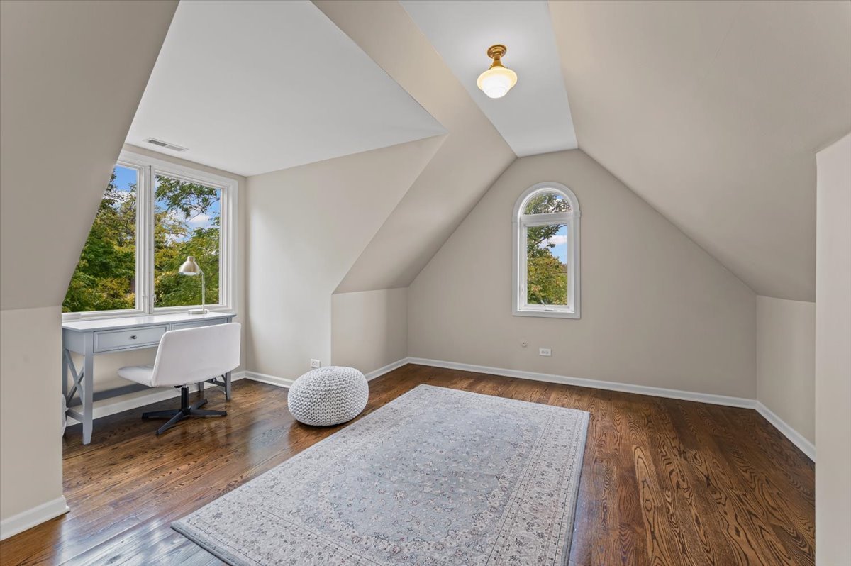 23276 N Birchwood Ln Deerfield, IL 60015