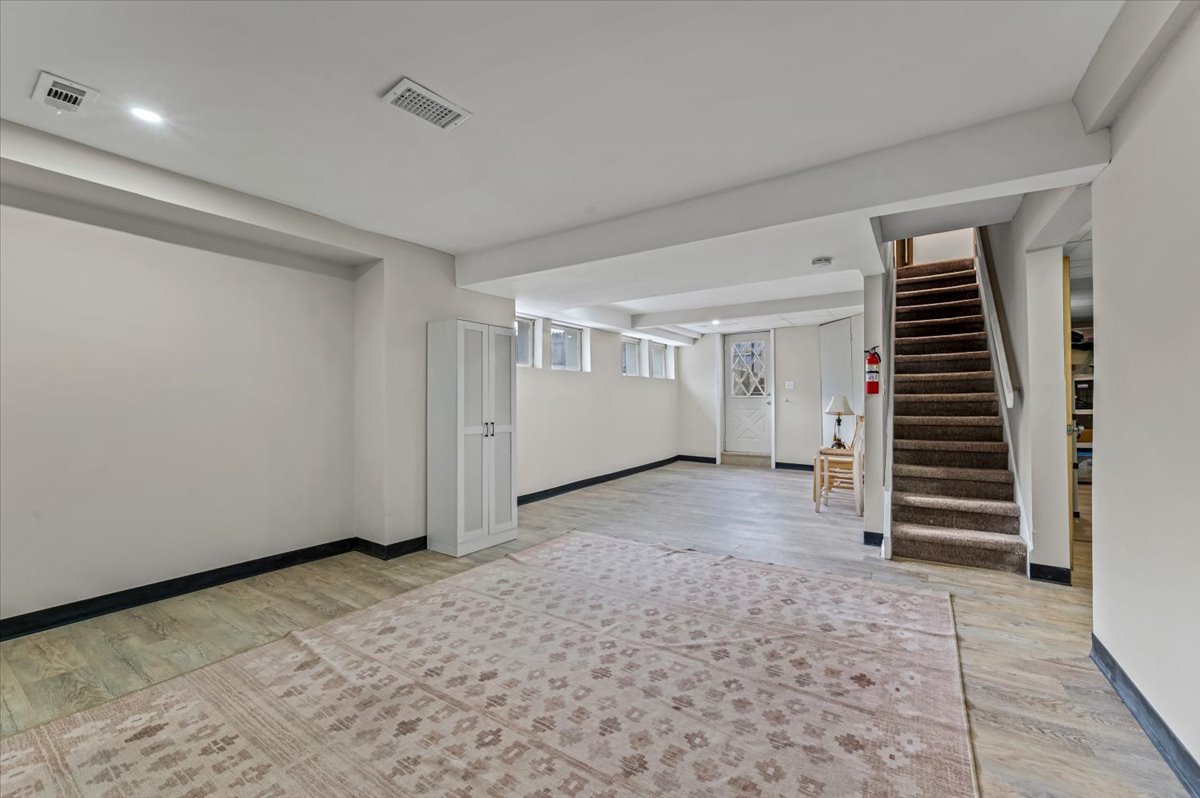 23276 N Birchwood Ln Deerfield, IL 60015